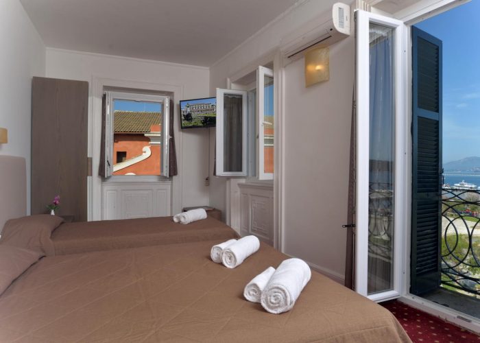 Konstantinoupolis hotel corfu town triple room